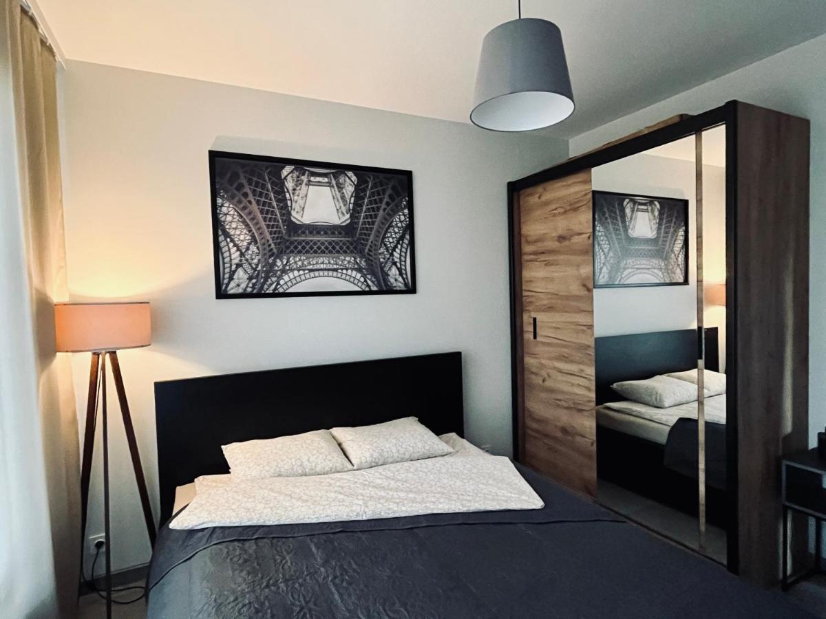 Apartament Husarska Apartment Румя Екстериор снимка